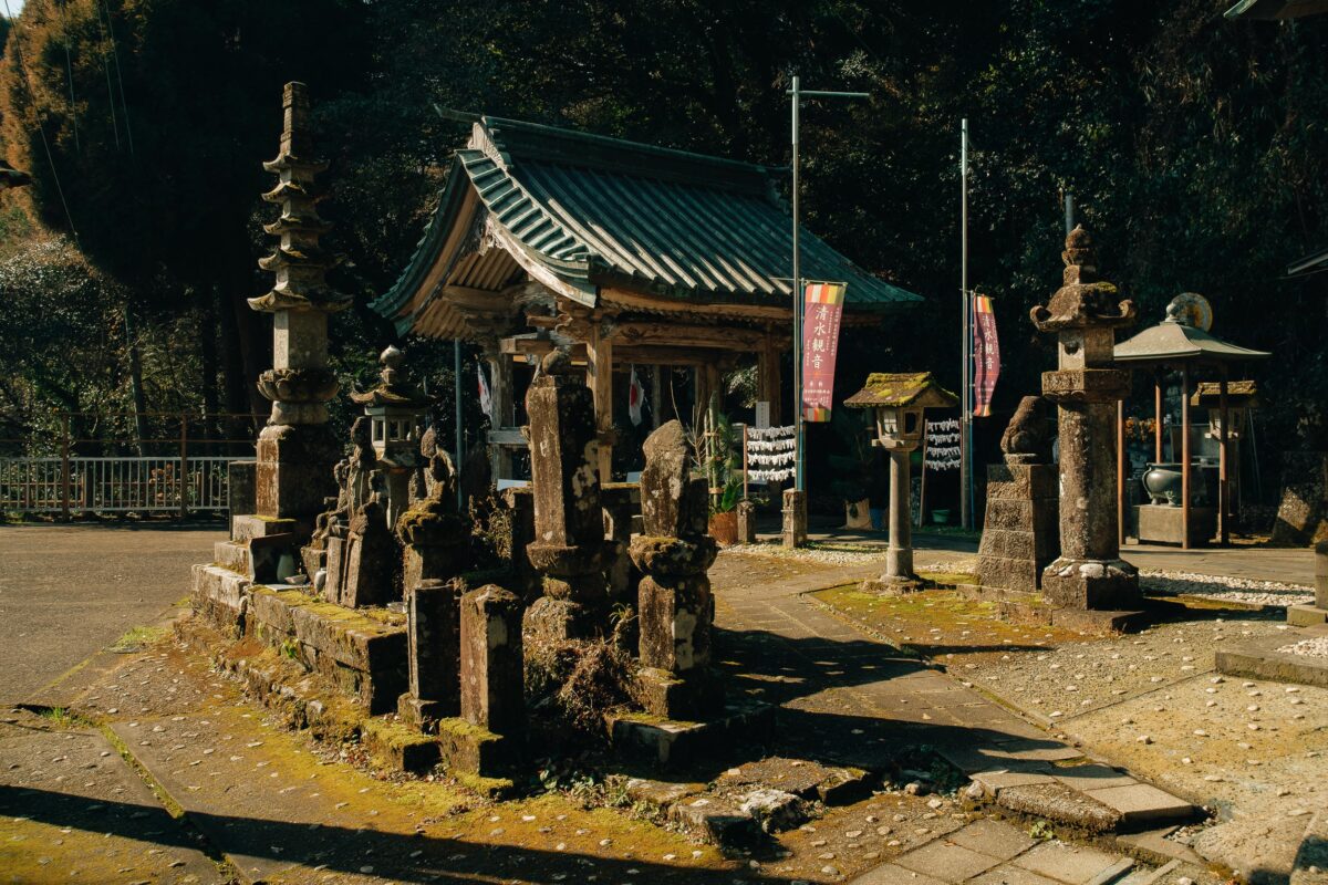 Shrine Lamps