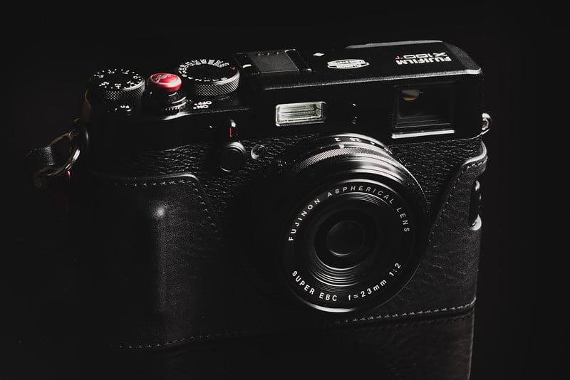 Fujifilm X100T Gariz Half-Case Review