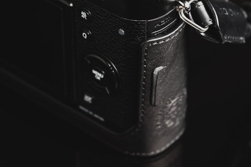 Gariz Leather Half Case Side Grip