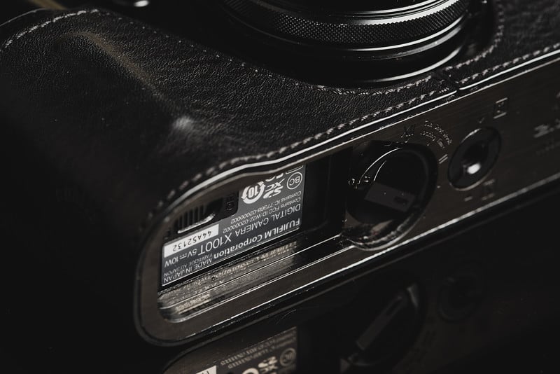 Gariz Leather Half Case Bottom Battery