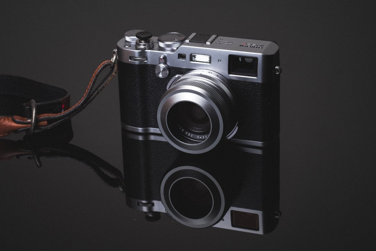 Fujifilm X100F with the JJC Lens Hood
