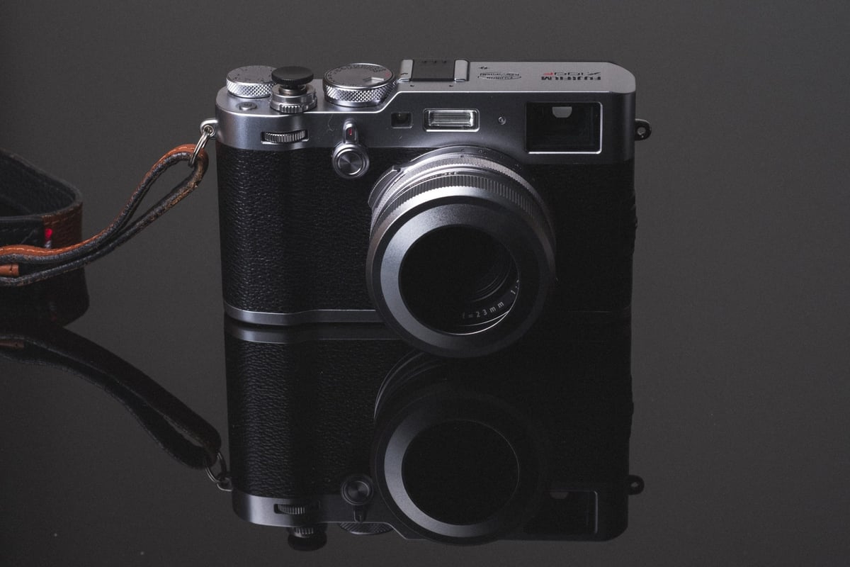 Fujifilm X100F with the JJC Lens Hood