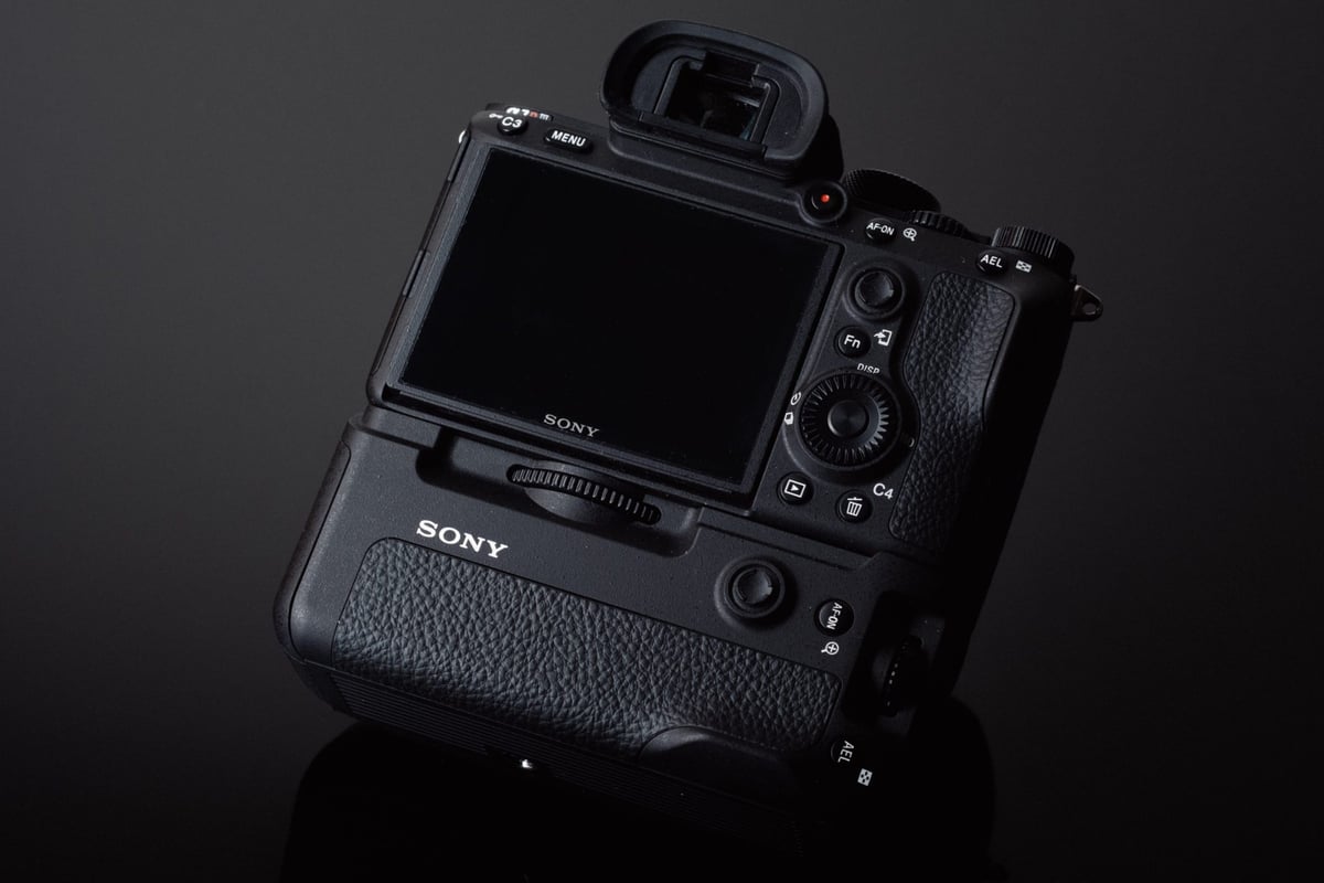 Sony A7r III Grip