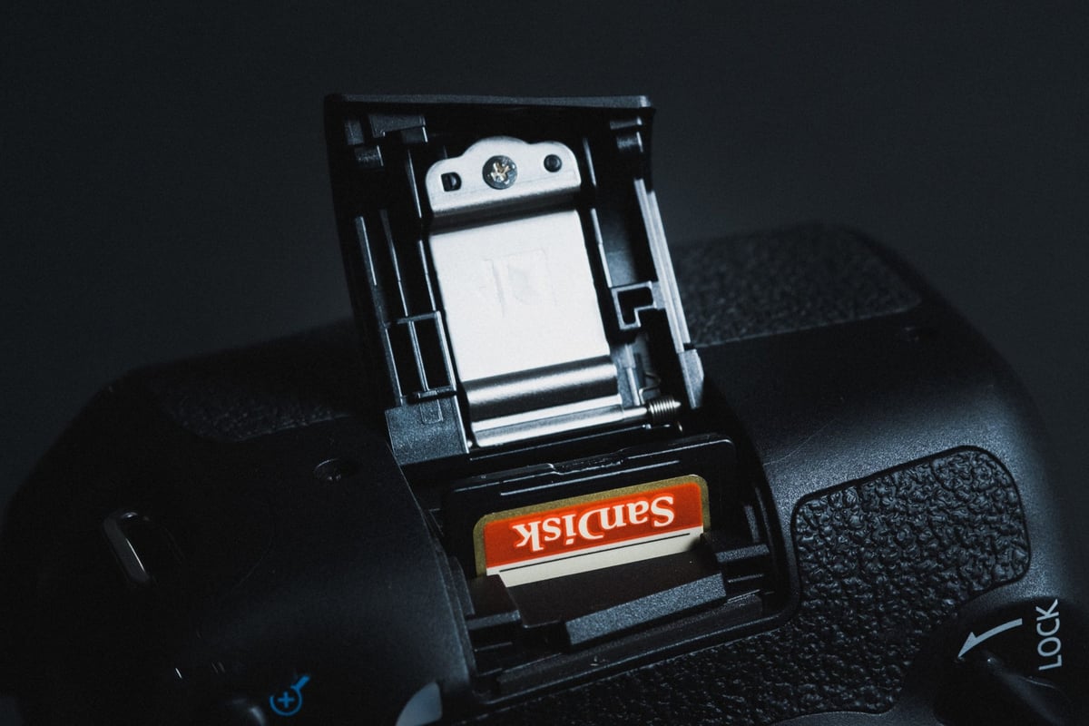 EOS 90D Single Card Slot UHS-II