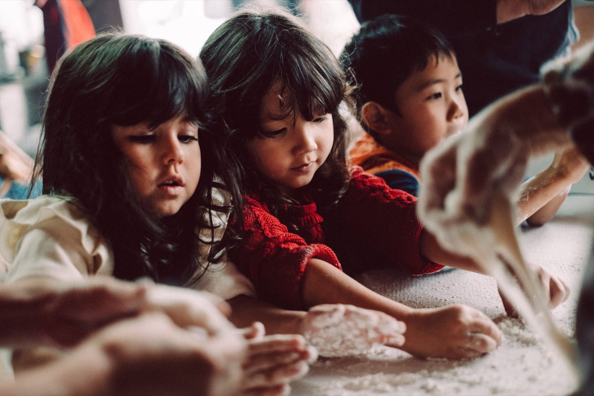 Kids making Mochi.