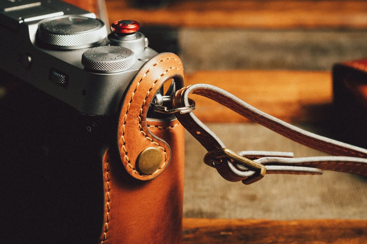 Kaza Deluxe X100V case hardware attachments