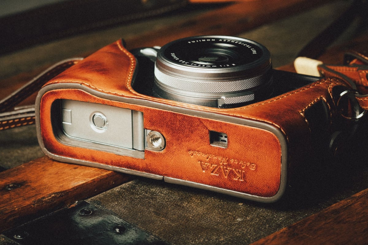 Kaza Deluxe X100V case hardware attachments