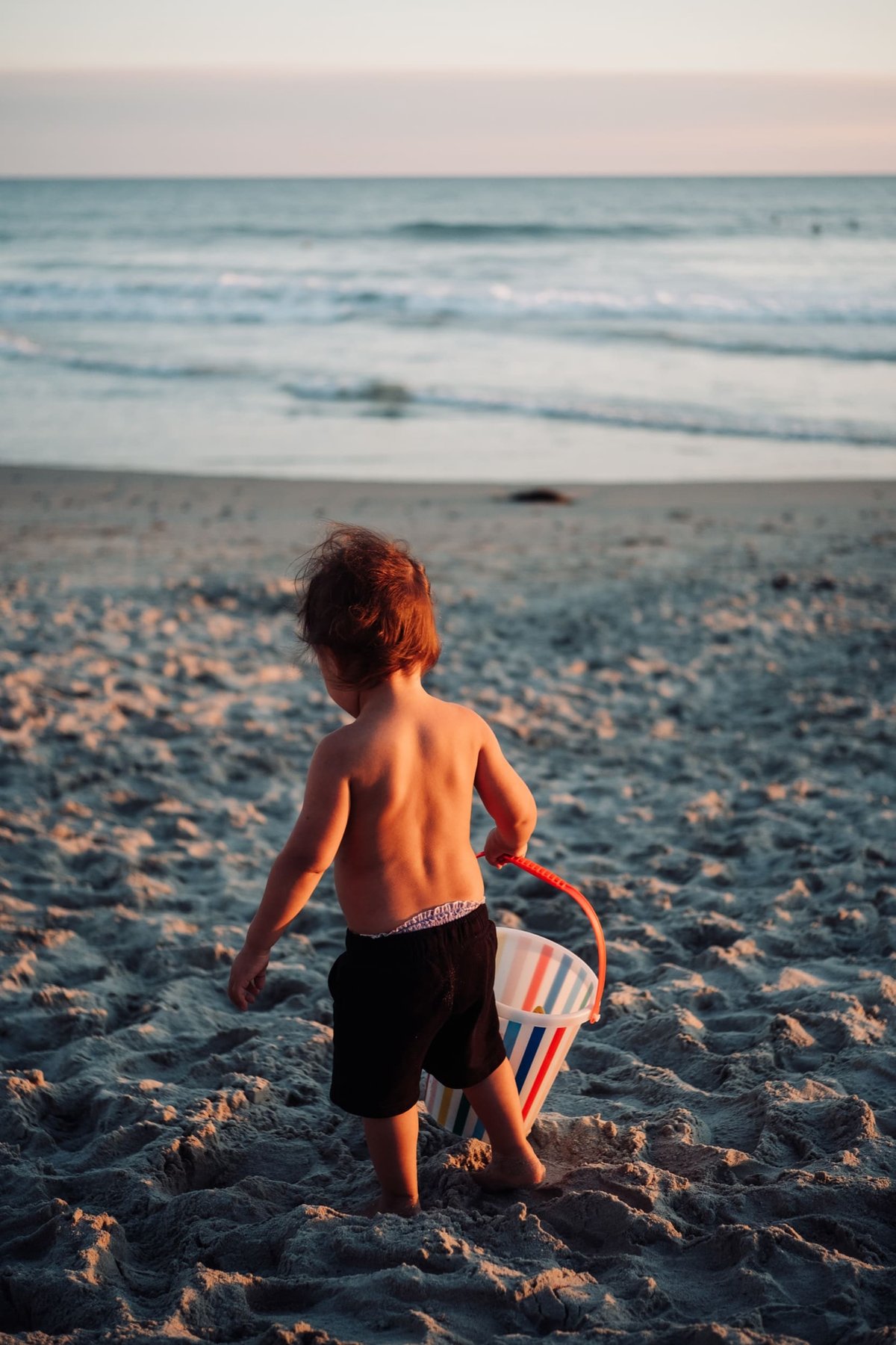 Pergear 35mm f1.6 Kid at beach