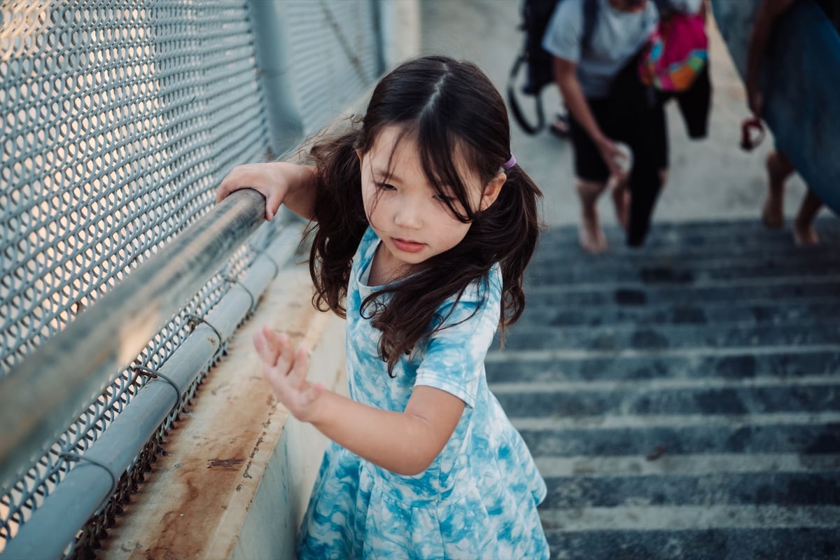 Pergear 35mm f1.6 Sample of Girl Climbing stairs. 