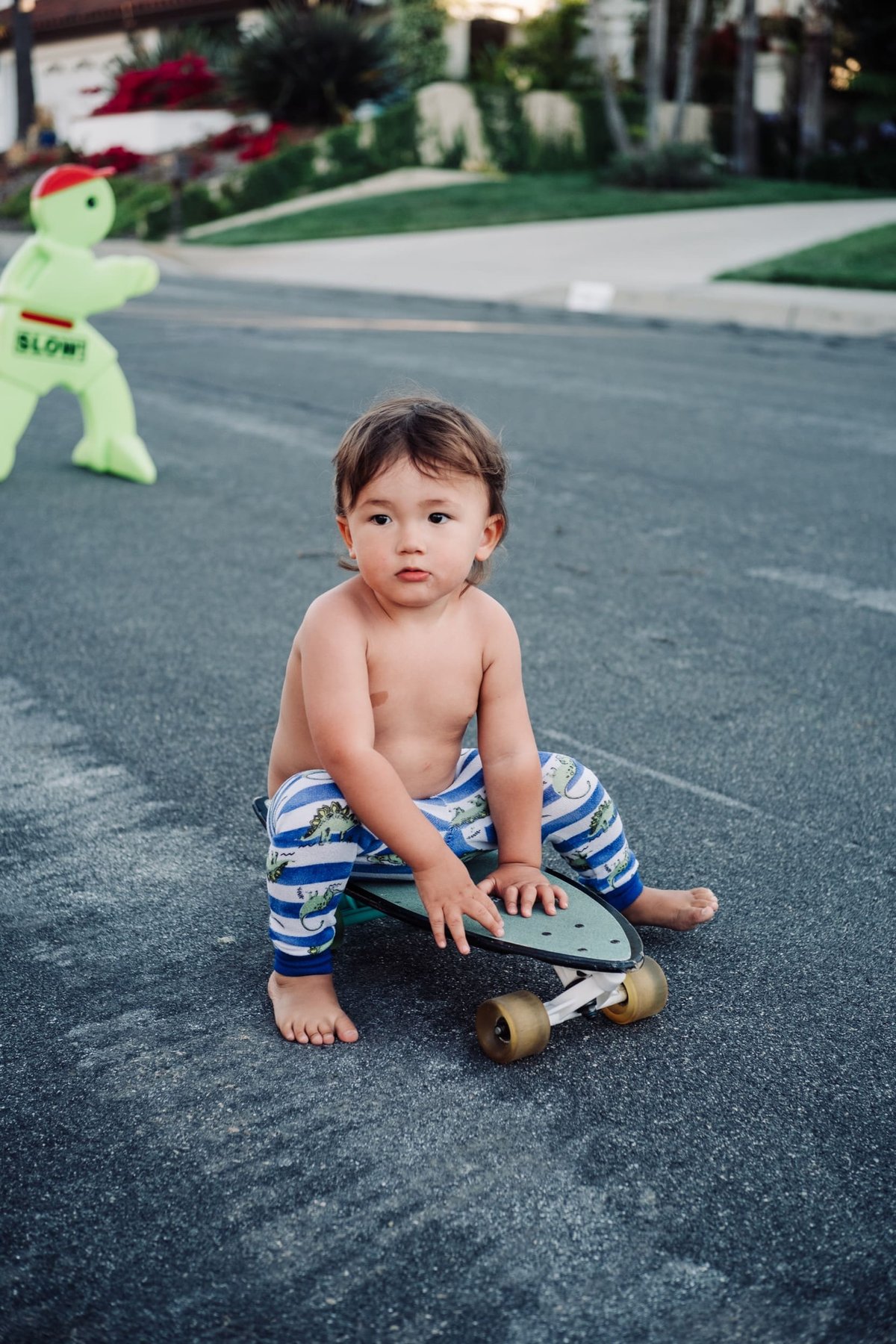 Pergear 35mm f1.6 Lifestyle photo of a kid on a skate board