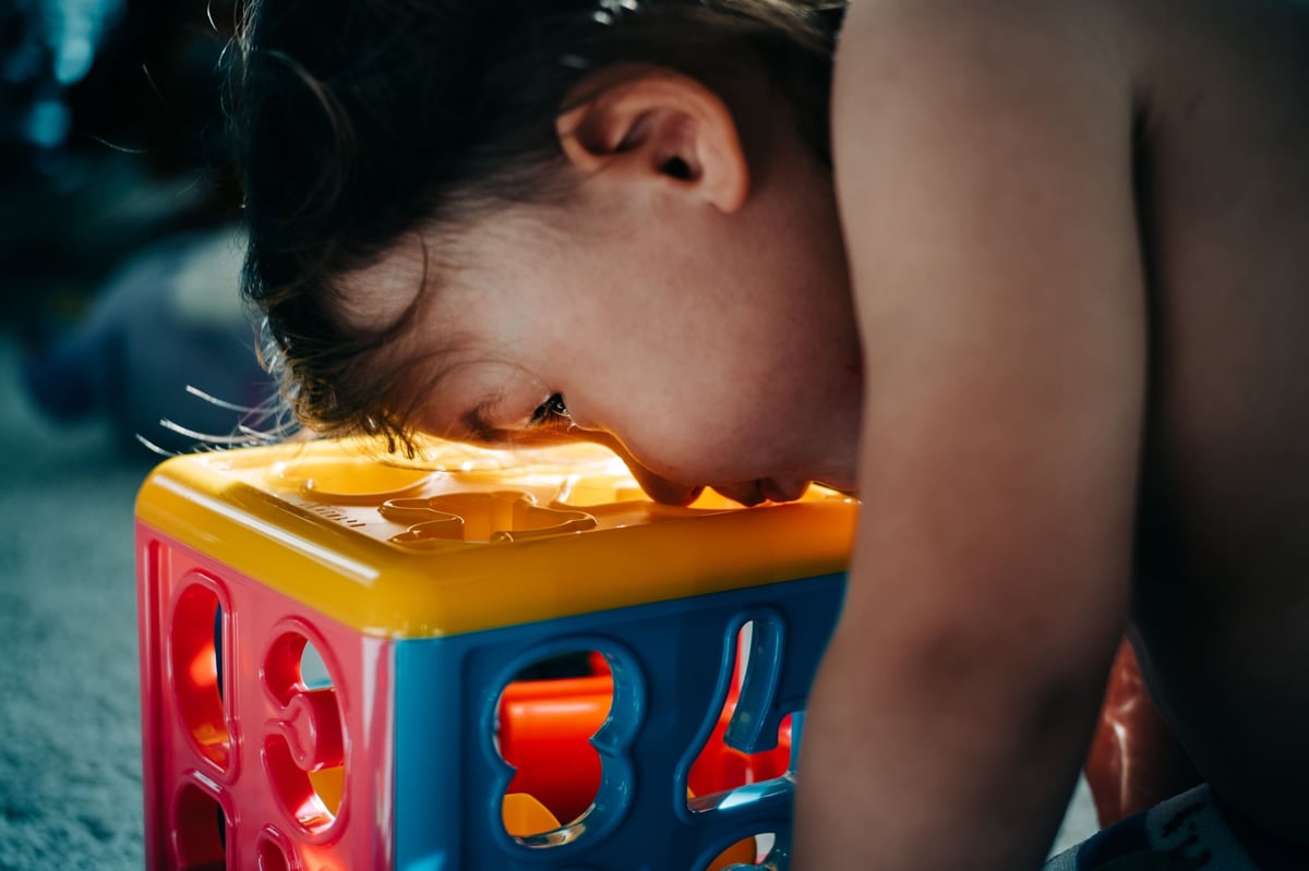 Pergear 35mm f1.6 Sample of Boy Playing with Toys
