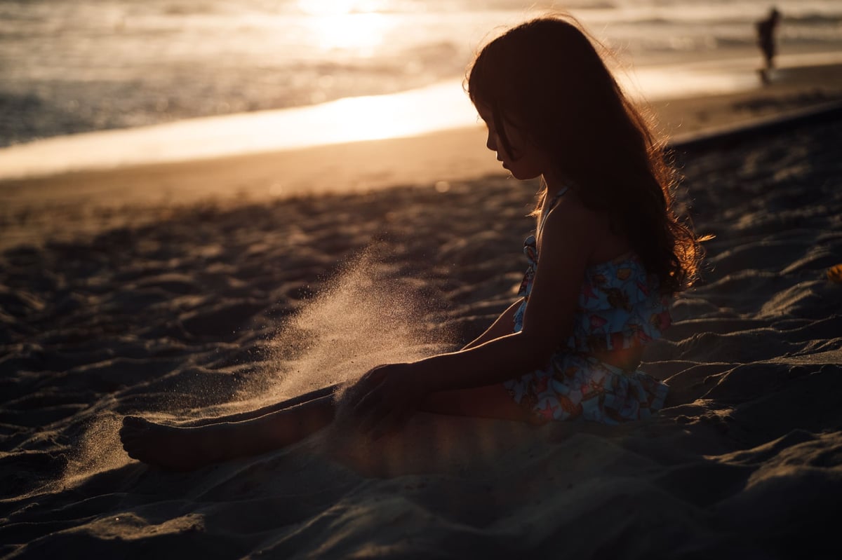 Kalina backlit in the sand