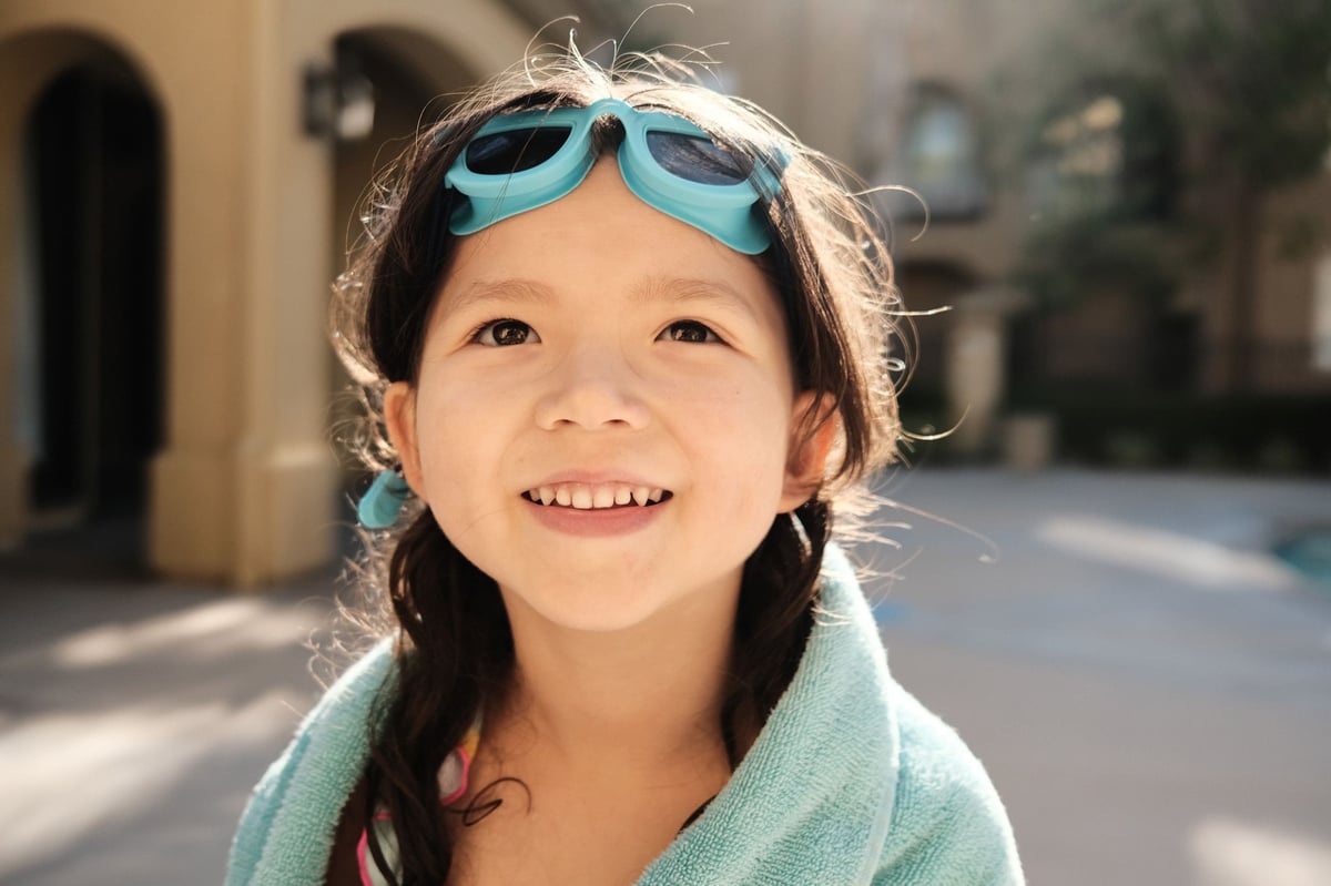 Kalina at pool using Classic Chrome looking up