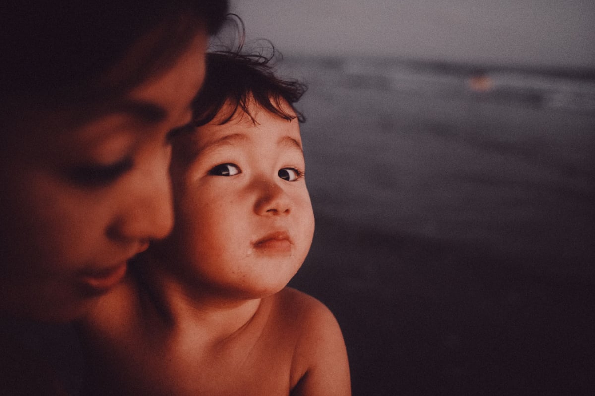 Luka looks up into the sky while being held by mommy