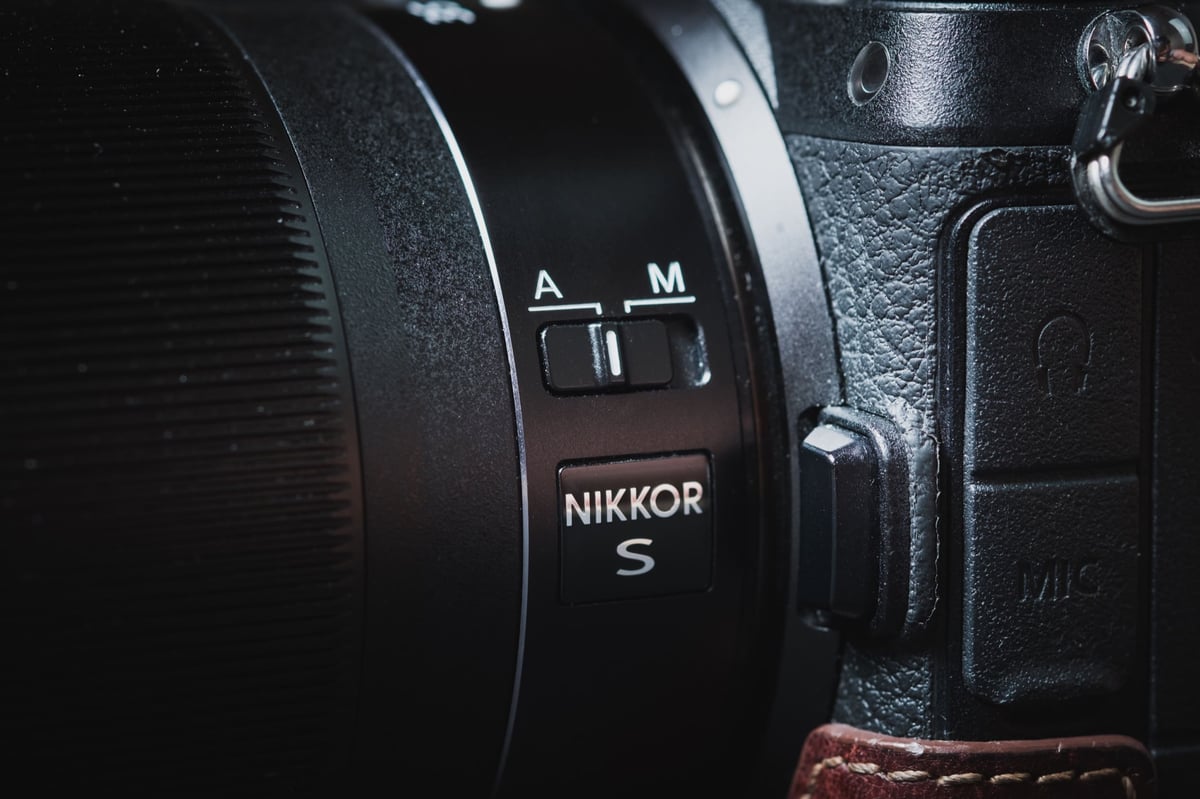 Nikon Z 35mm f1.8 Product Shot showing the A/M switch on the side.