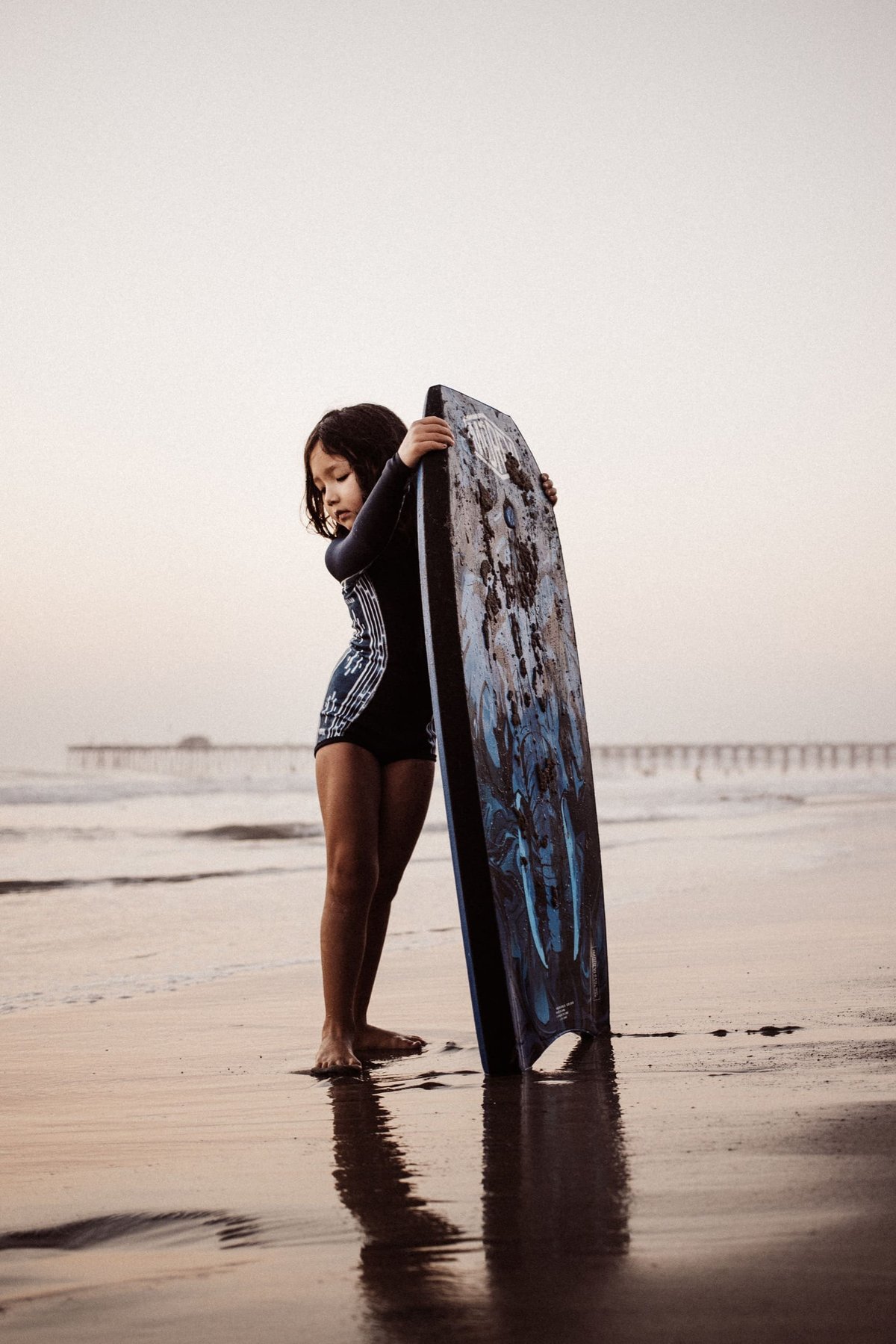 Canon R6 girl holding body board