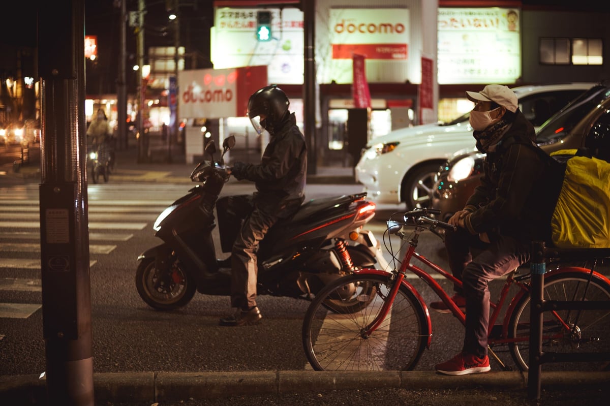 Pergear 35mm f1.2 Street photo sample at night.