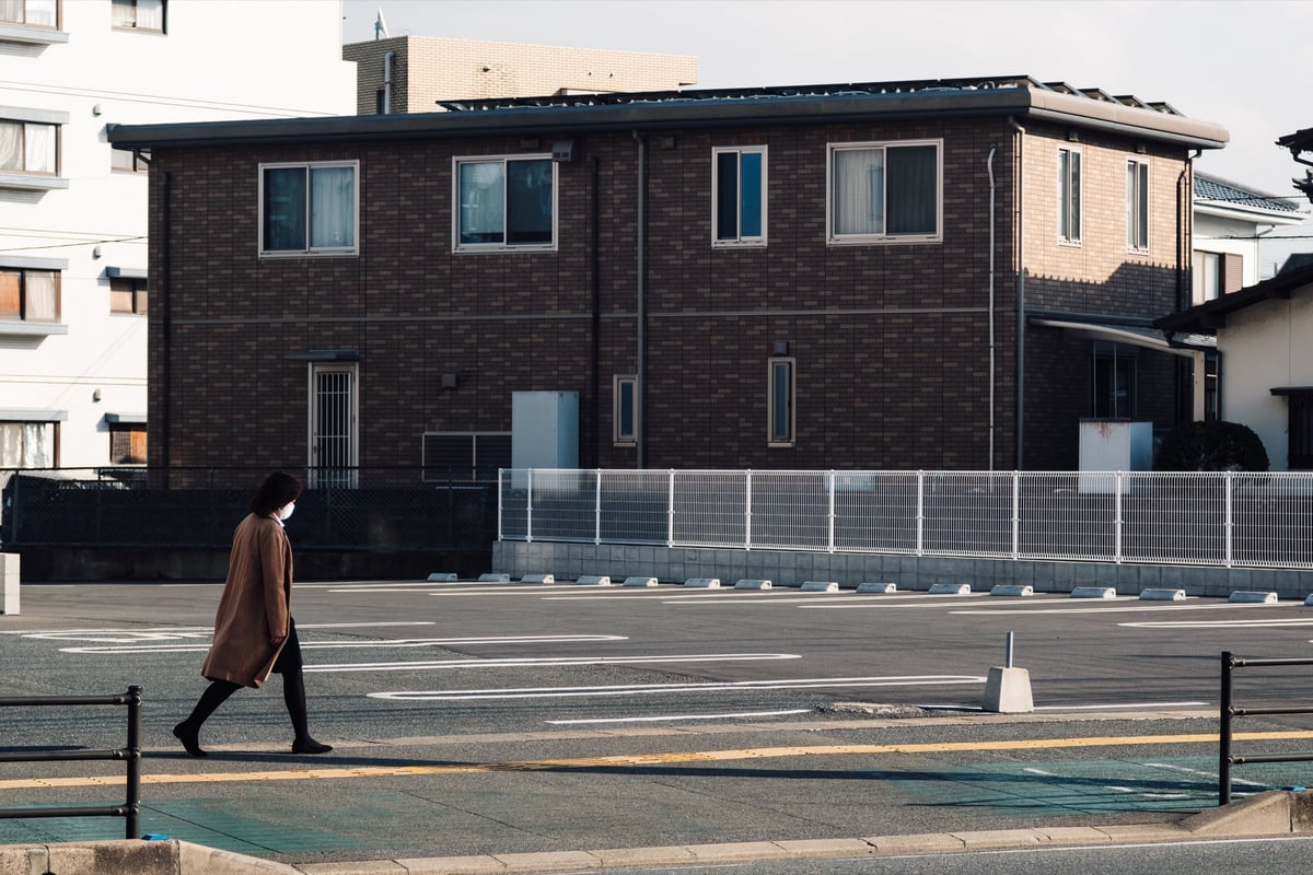 Kipon Iberit 75mm f2.4 Street Photo