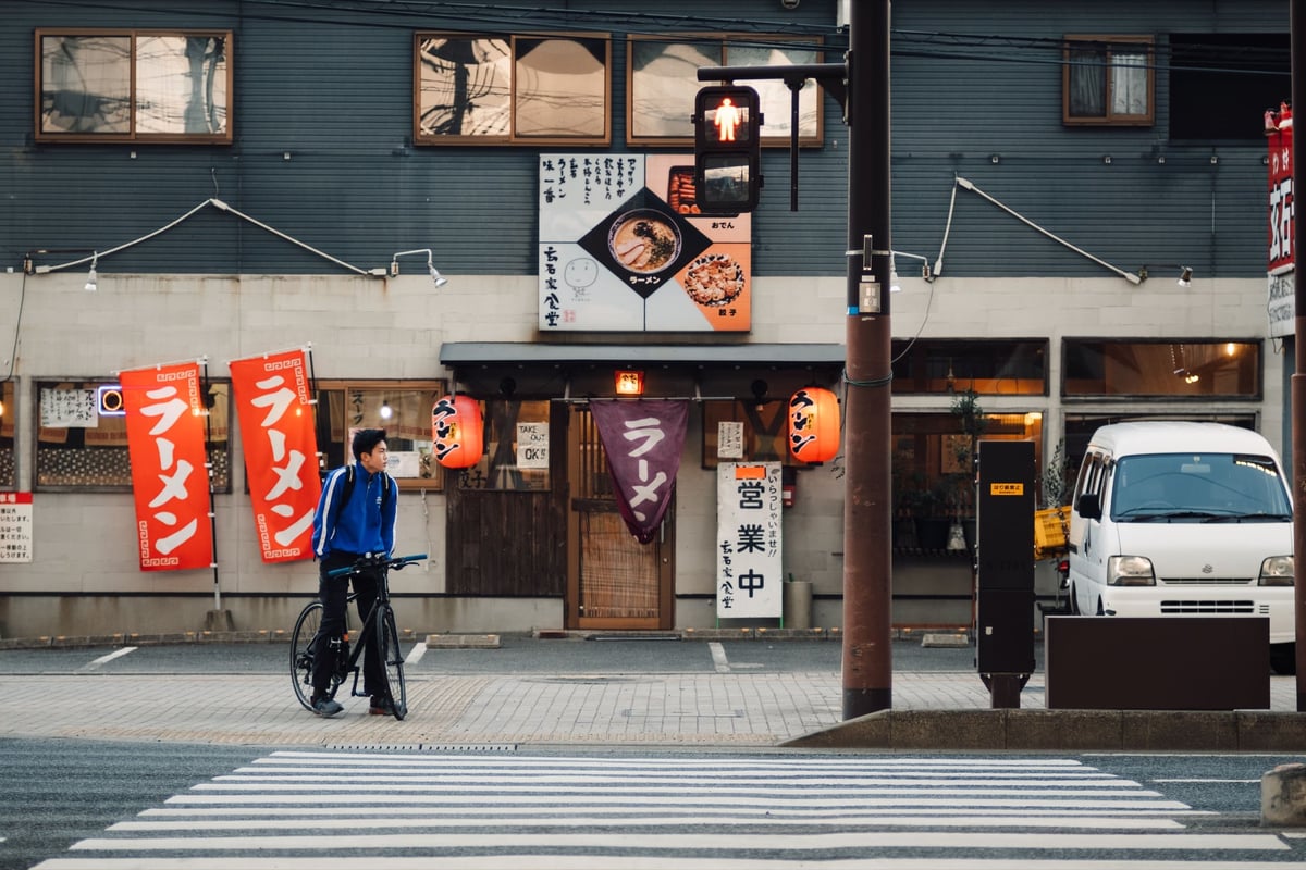 Street photo taken with the Kipon 75mm f2.4