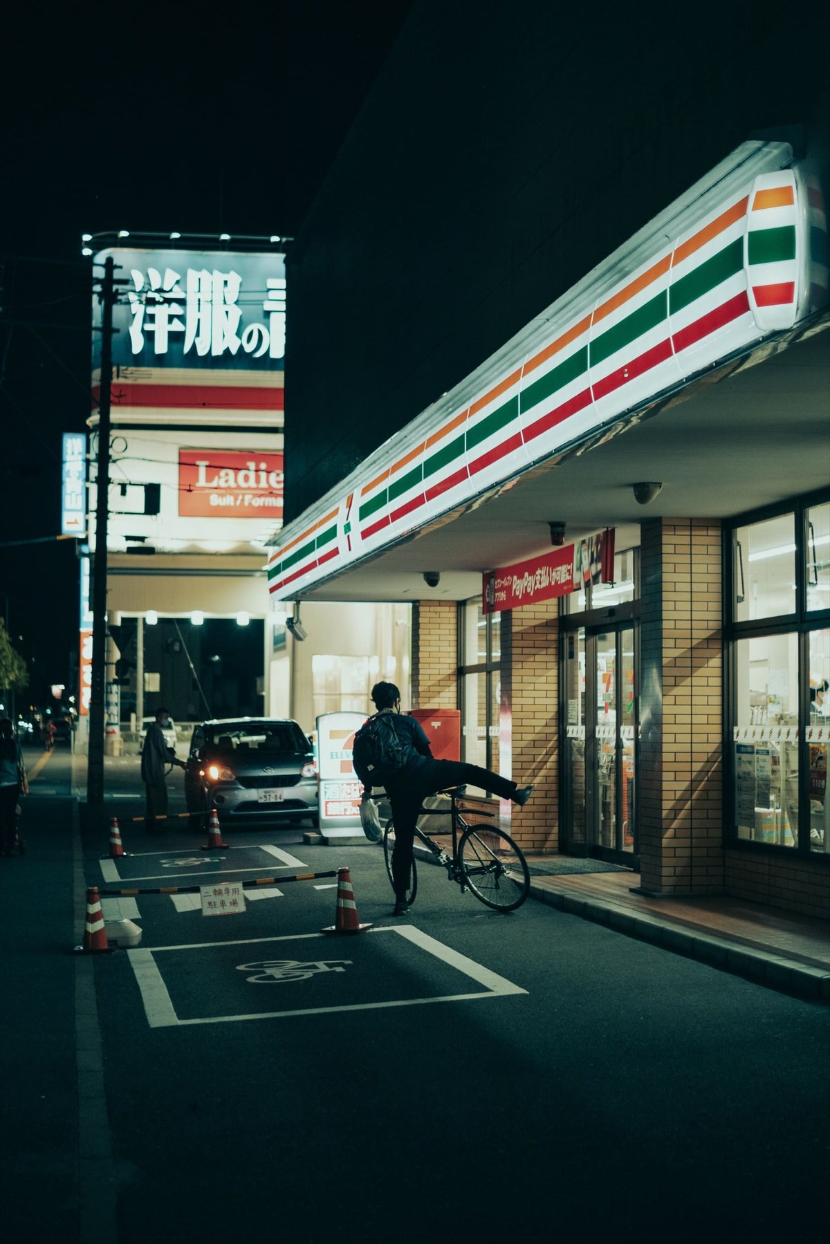TTArtisan 35mm f1.4 Street Photo At Night