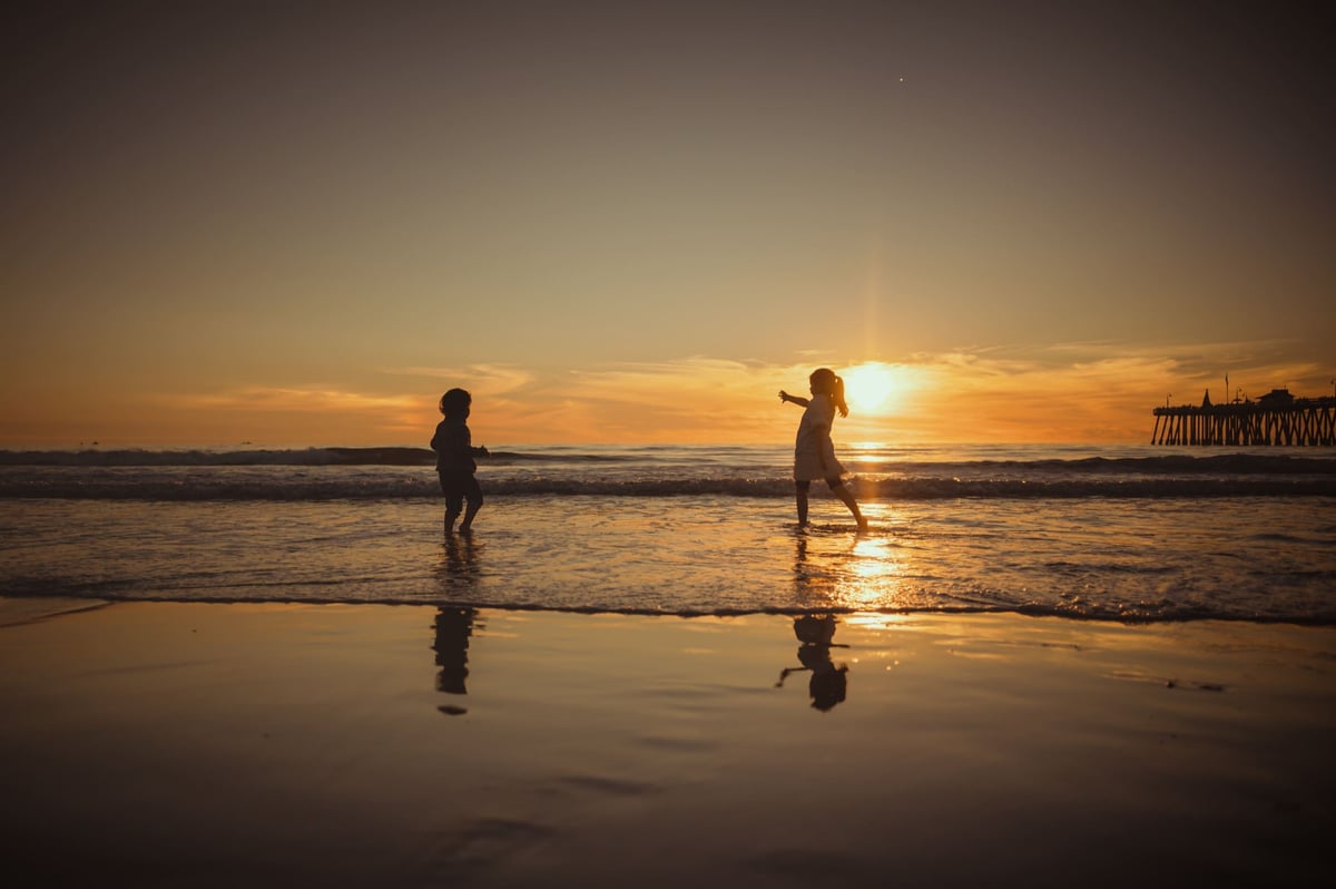 Kids playing on the beach at the San Clemente Pier.