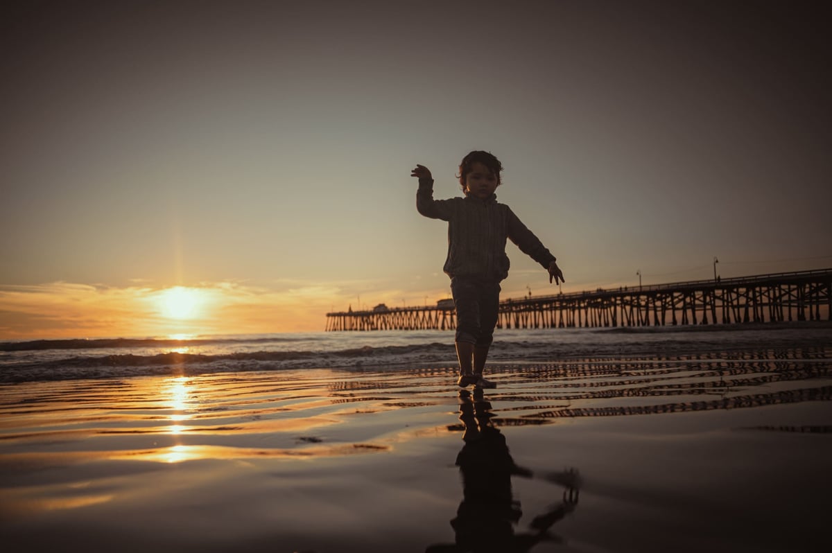 Kids playing on the beach at the San Clemente Pier.