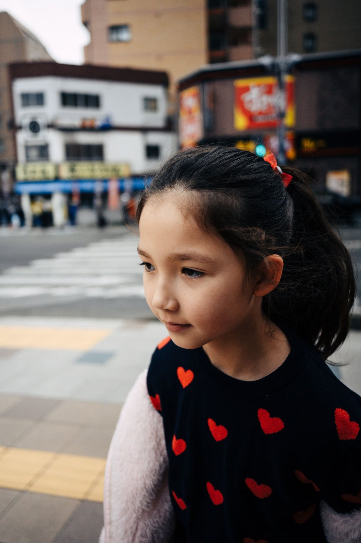 Close Focus sharpness sample of girl.
