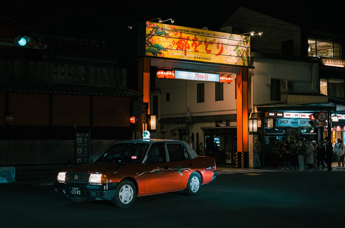 Sample Image of a Car in Kyoto