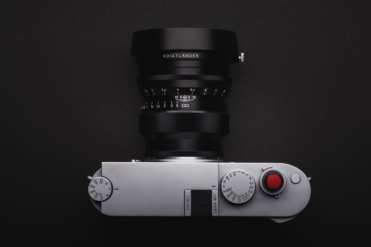 Voigtlander 75mm f1.5 top view on the Leica M11