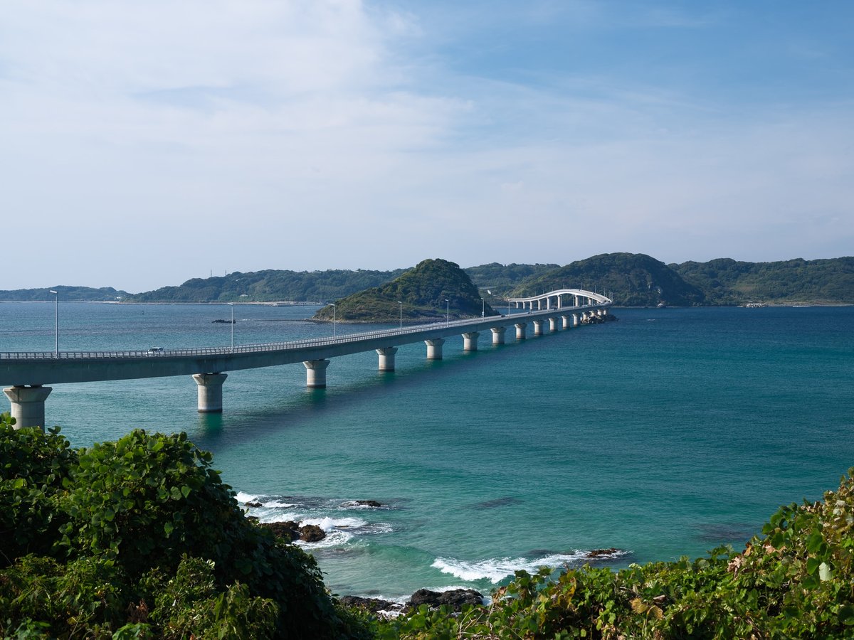 Tsunoshima Bridge with Baveye illustrating the center blue flare