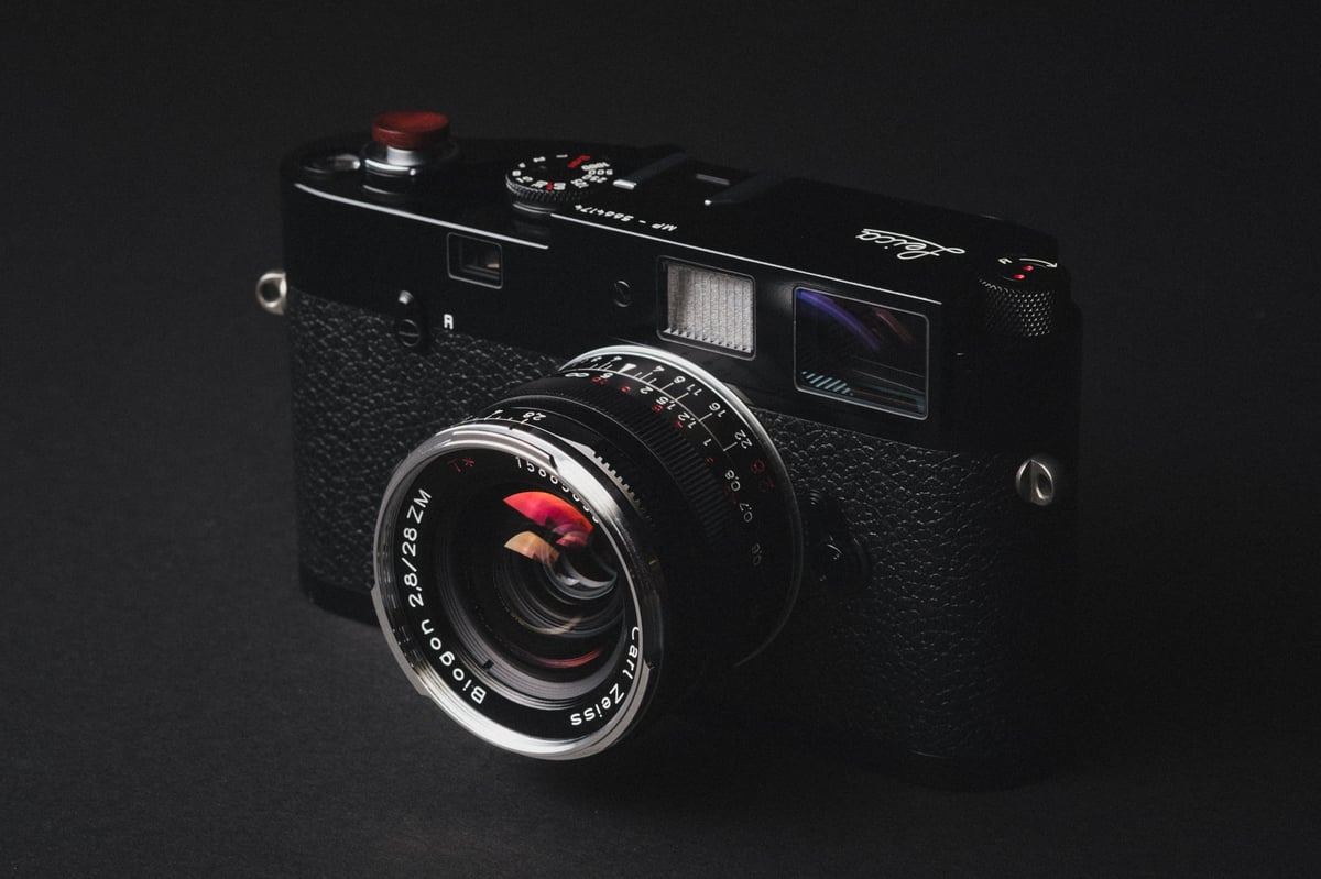 Zeiss 28mm f2.8 with Leica MP