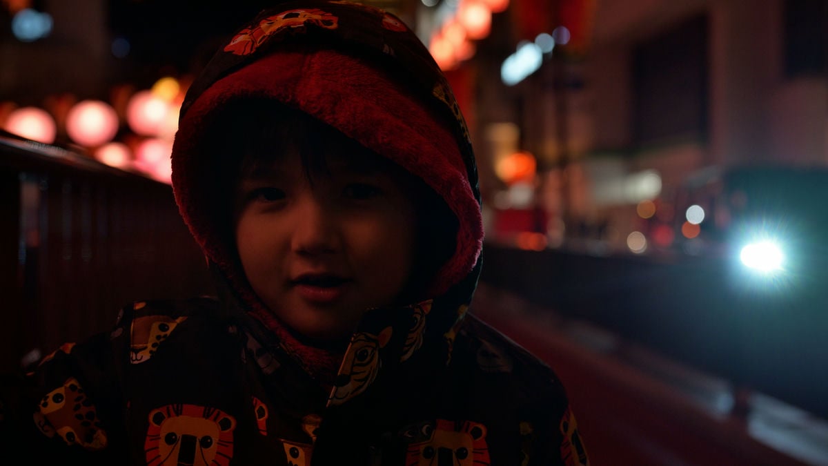 Glimmerglass Filter Sample at Night with Car Headlights