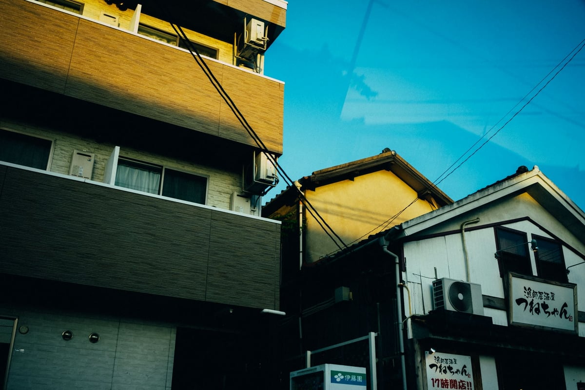 Sony A7r and the Sony / Zeiss Sonnar 35mm f2.8 Photographing Japan From Inside a Car