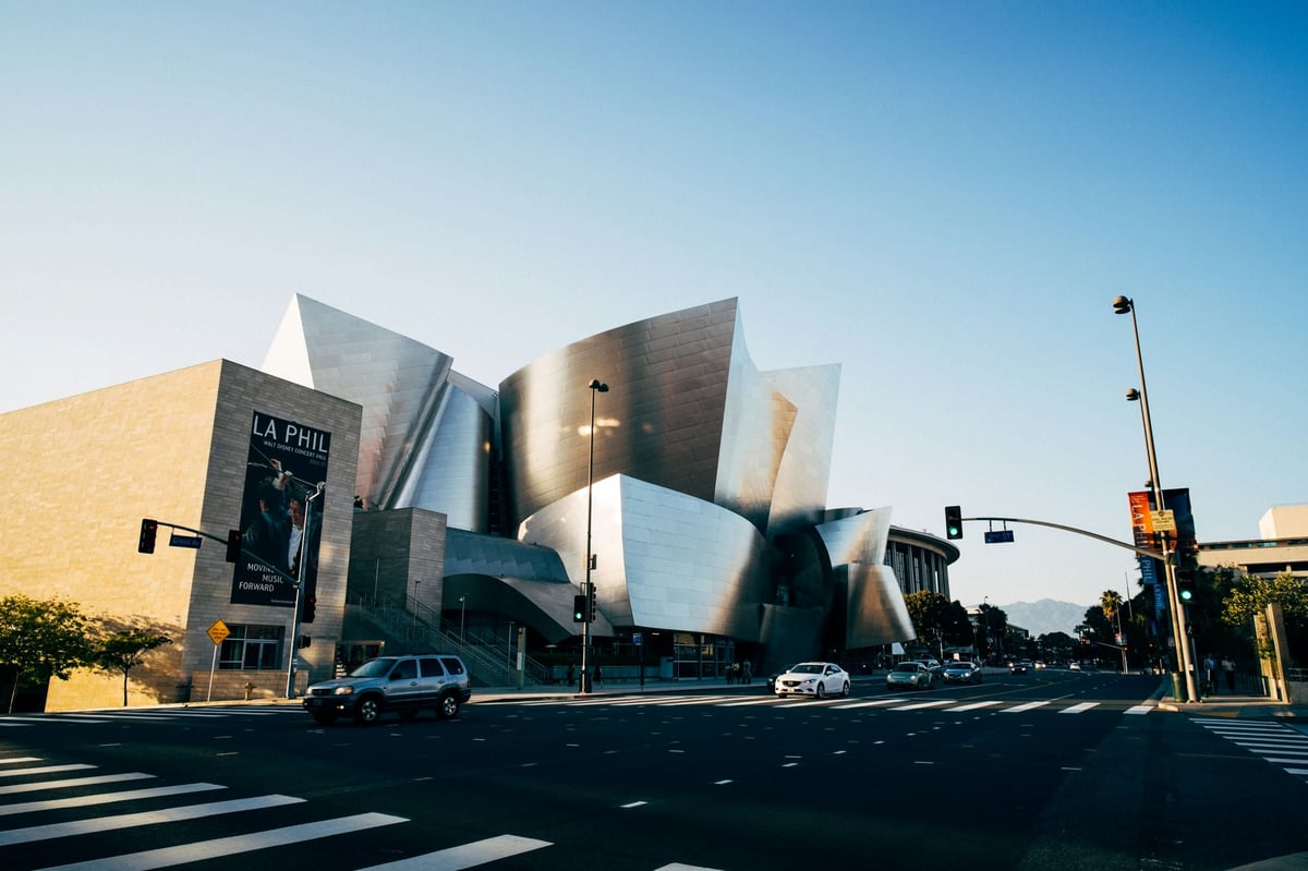 Voigtlander 15mm Street Landscape