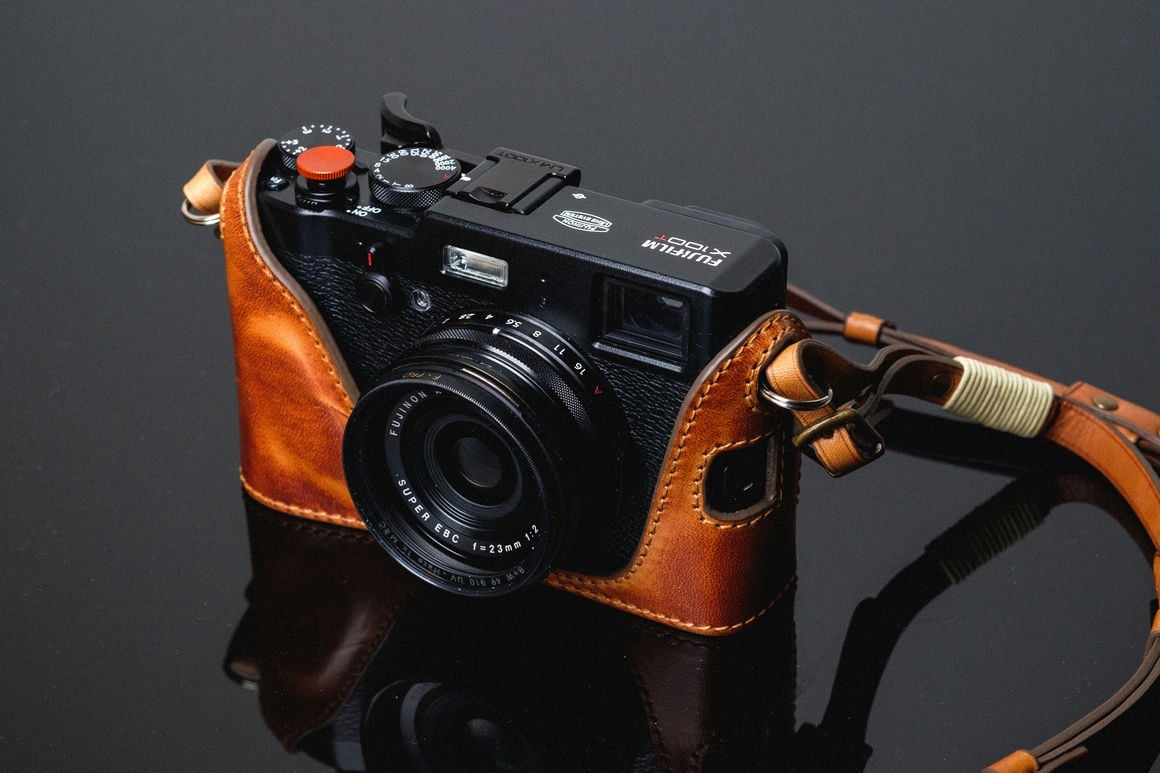 Kaza Deluxe X100T Leather Case Review