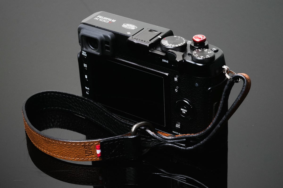 Best Leather Wrist Strap For The Sony A6000 / A6300 / A6500