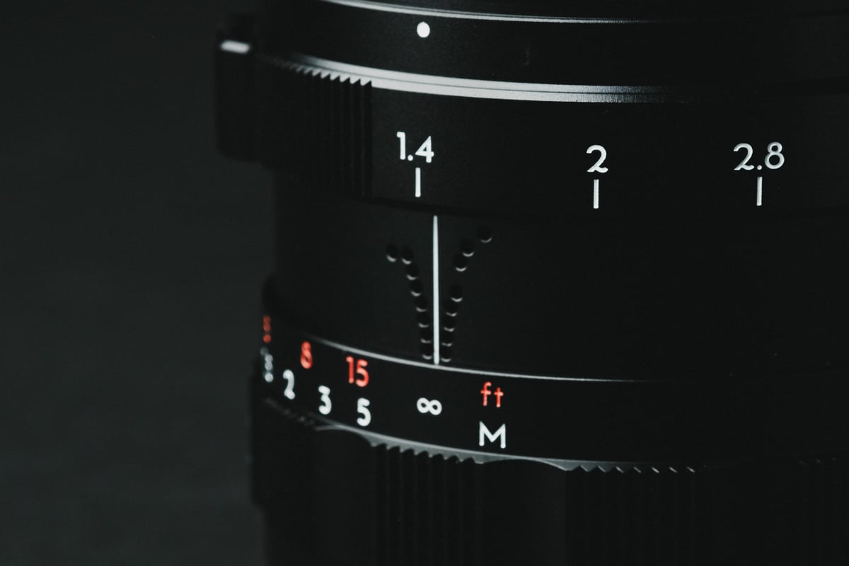 Simera 75mm f1.4 Product Shot, Automatic Depth-of-field Indicator
