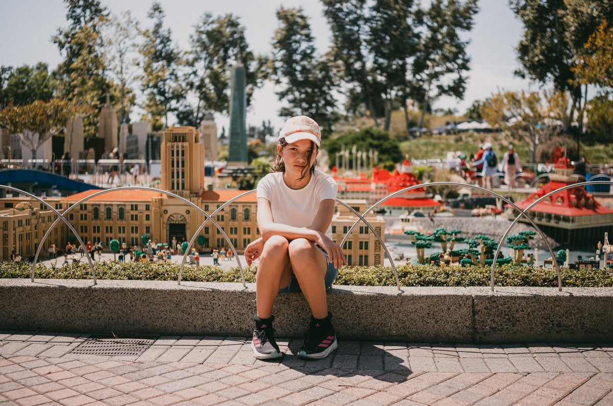 Bokeh sample with a busy background